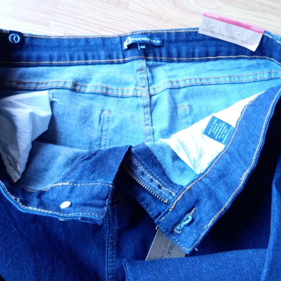 *NWT women's plus blue jeans by Our Republic for All, sz 16W - Picture 5 of 10